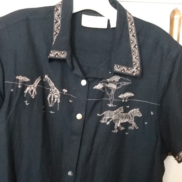 Really Cute BLK animal top - Picture 7 of 7